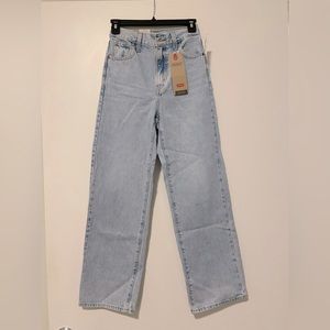 Levi’s High Waisted Straight Leg Jeans | 23 x 29 in Charlie Boy Light Wash NWT